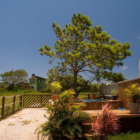 Casa Na Praia Do Rosa Com Piscina Имбитуба Екстериор снимка